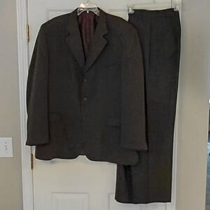 Molino Olive Green Mens Classic Suit Size 40 long.